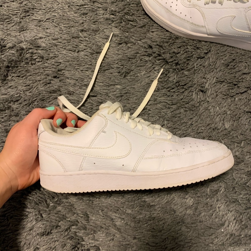 Nike tennis court sneakers